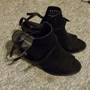 Open toe black heels